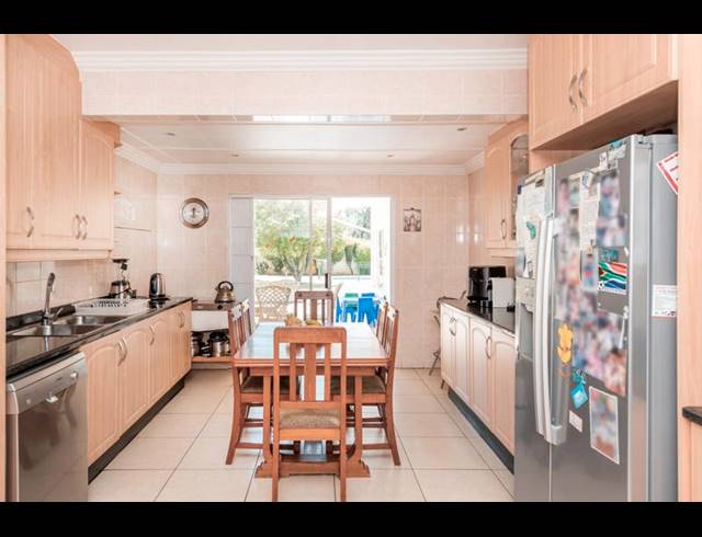 4 BEDROOM HOUSE FOR SALE IN SOUTH KENSINGTON